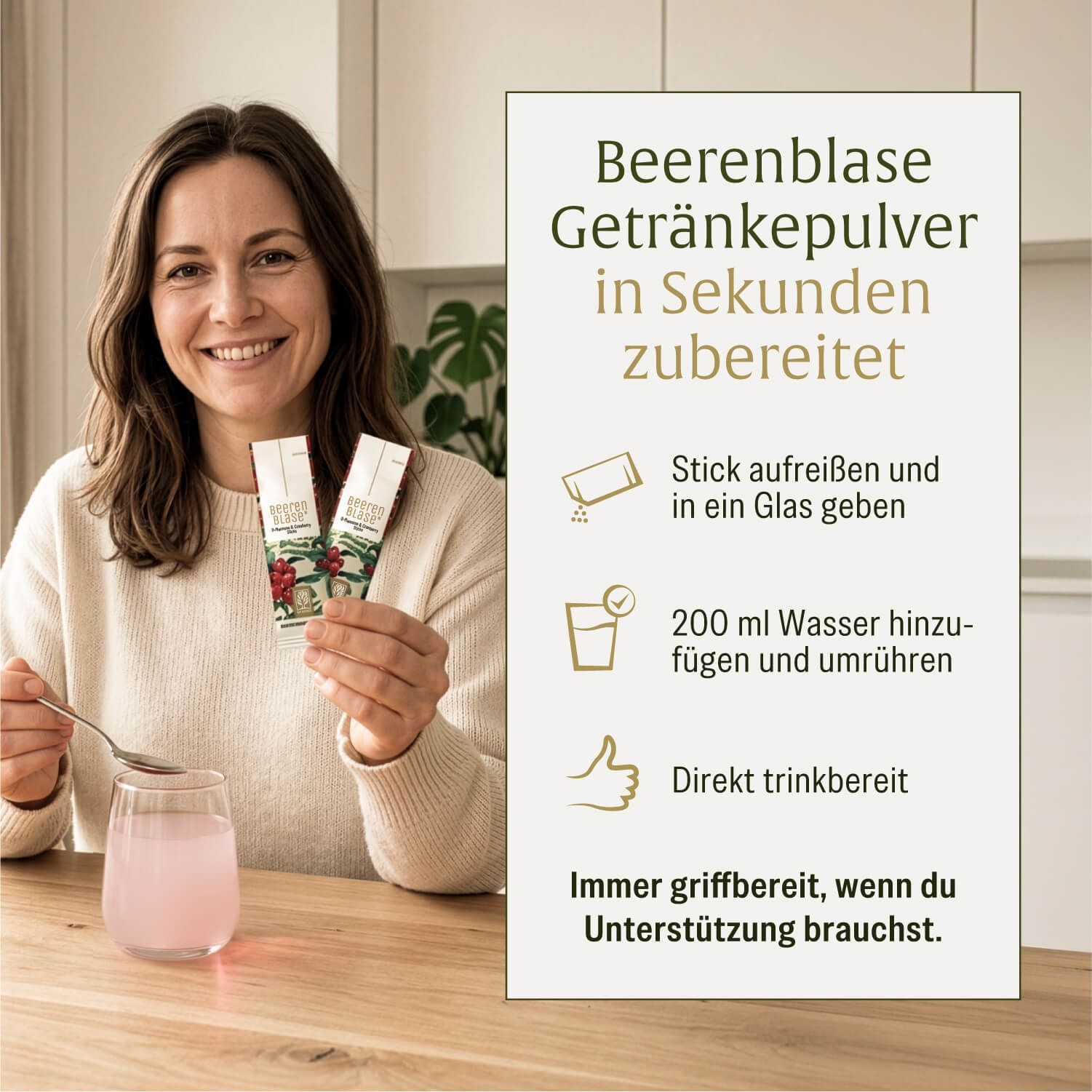 Frau bereitet NATURTREU® Beerenblase Getränkepulver mit Wasser zu.