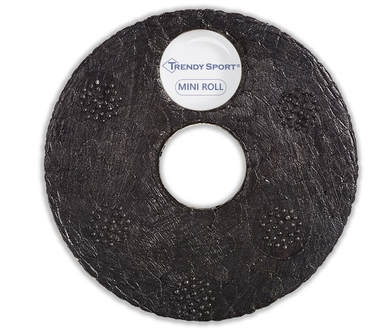 Schwarze Faszienrolle, rund, mit Löchern und Noppen. Weißes Logo: Trendy Sport Mini Roll. Auf weißem Hintergrund.