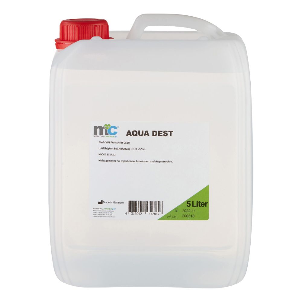 5-Liter-Kanister mit destilliertem Wasser, Etikett mit 'AQUA DEST' und 5 Liter Angabe.