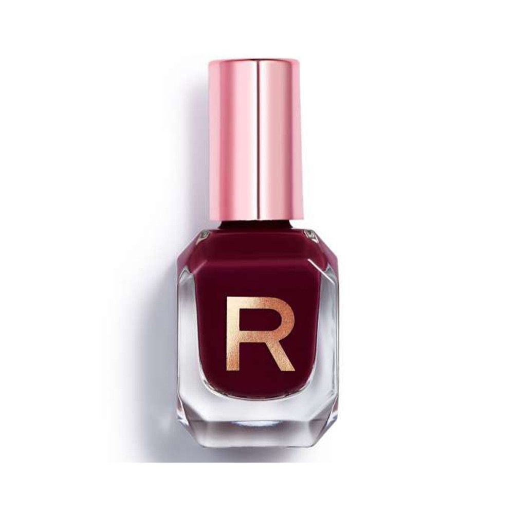 Flasche mit dunkelrotem Nagellack und roségoldenem Deckel. Klare Glasflasche mit goldener 'R'-Prägung.