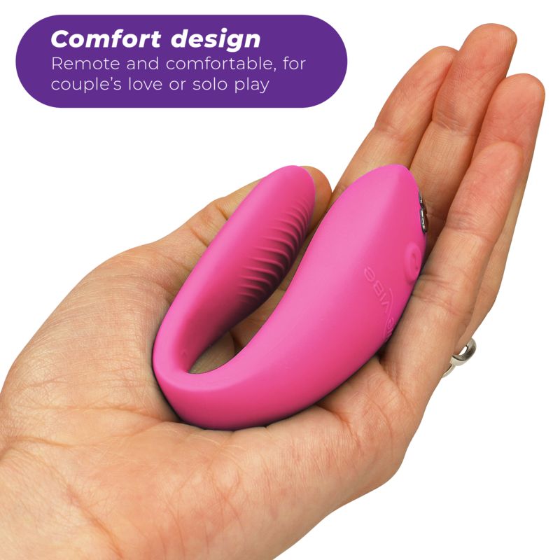 Rosa Vibrator in einer Hand. Text: Comfort design. Für Paare oder Solo.