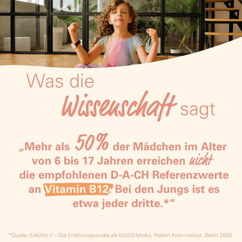 Mädchen sitzt, daneben Text über Vitamin B12-Mangel bei Kindern und Jugendlichen.