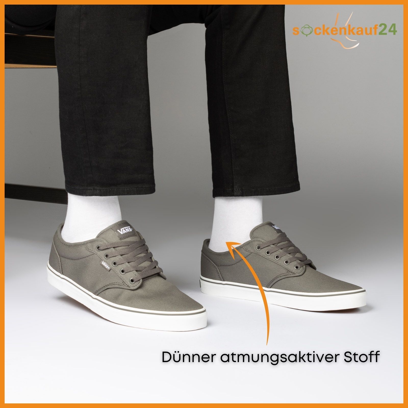 Person trägt weiße Socken und graue Schuhe. Text: "Dünner atmungsaktiver Stoff".