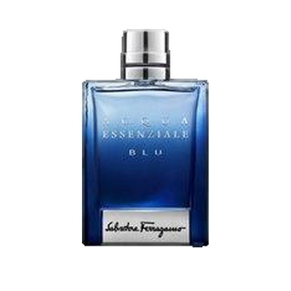 Blaues Parfümflakon mit silbernem Verschluss. Aufschrift: Acqua Essenziale Blu und Salvatore Ferragamo.