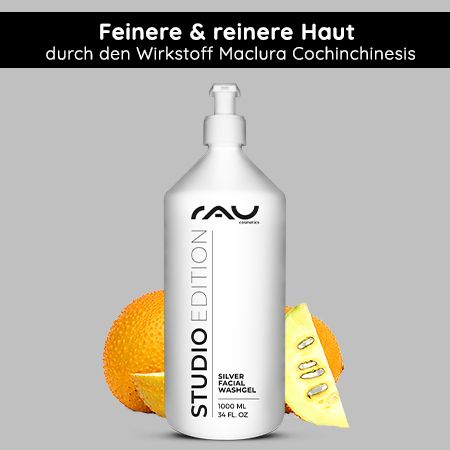 Weiße Flasche mit Pumpe. Text: STUDIO EDITION, RAU Cosmetics, Silver Facial Washgel. Orangefarbene Frucht und Fruchtstück.