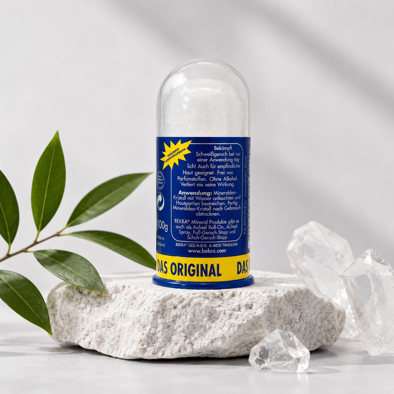 BEKRA Mineral Deo Kristall Klassik: Deo-Kristall auf Stein, mit Blättern und Kristallen. "Das Original". 100g.