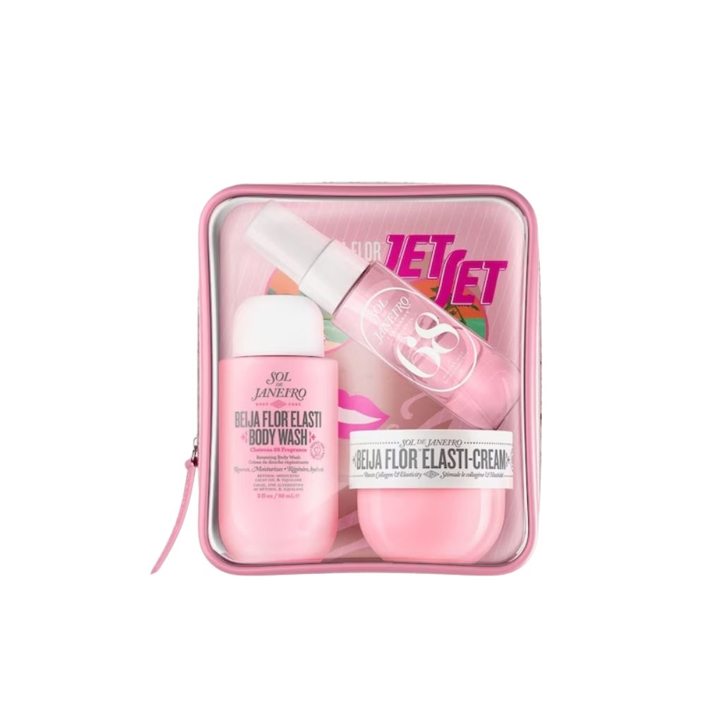 Rosa Kosmetiktasche mit drei Sol de Janeiro Produkten: Duschgel, Creme und Lipgloss. Alle Produkte sind rosa.