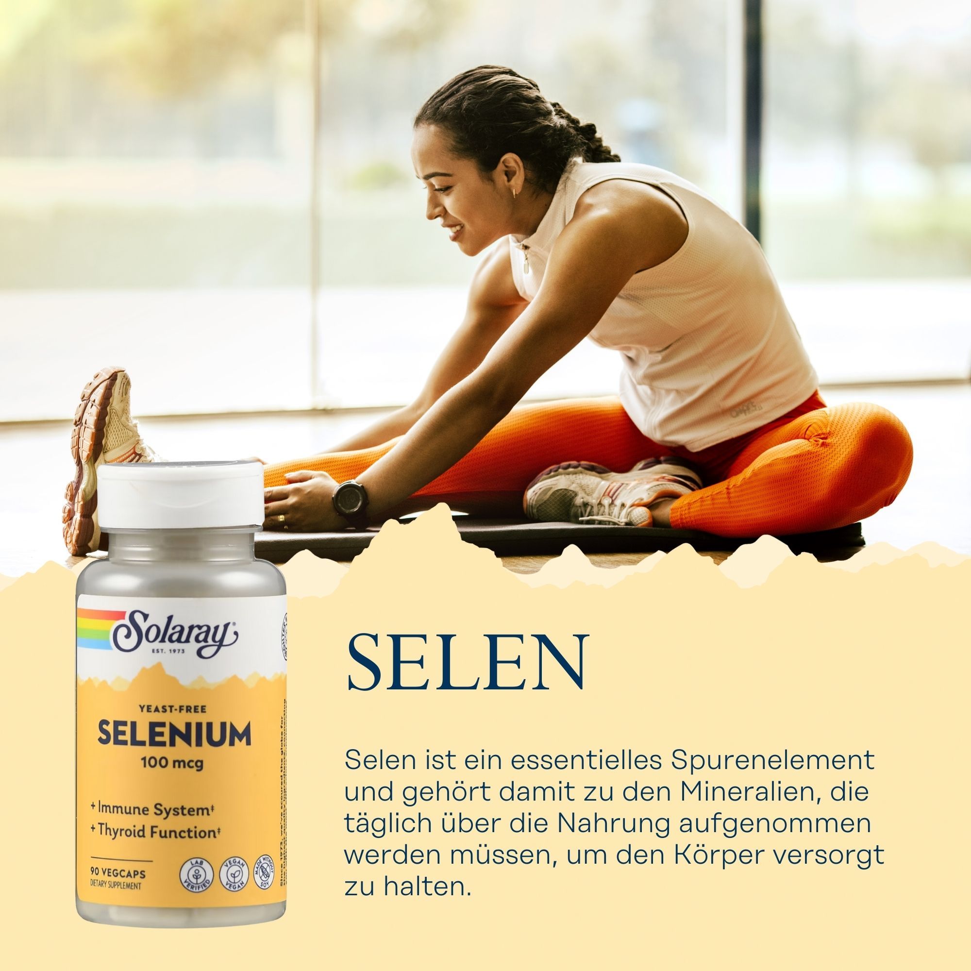 Eine Frau dehnt sich neben einer Flasche Solaray Selen 100 mcg. Auf der Flasche steht Selen, Hefe-frei, und die Marke Solaray.
