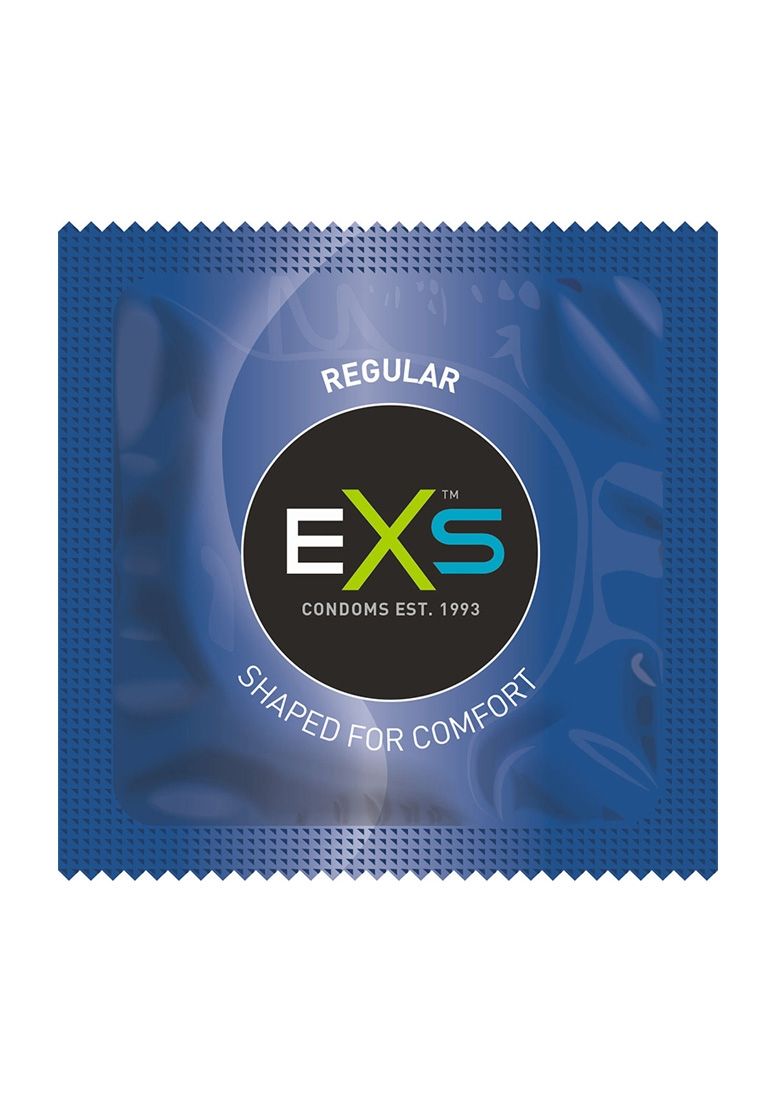 Blau verpacktes Kondom. Aufschrift: REGULAR, EXS, SHAPED FOR COMFORT.