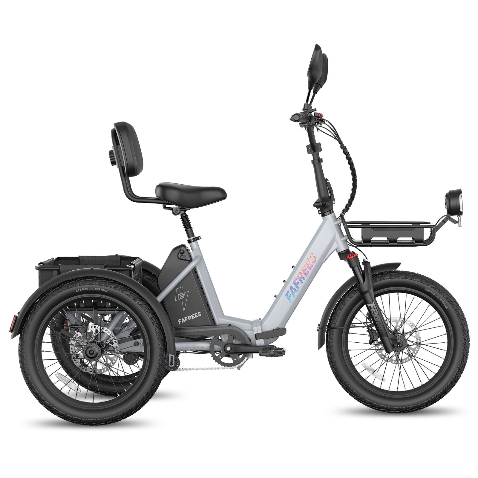 Graues Elektro-Dreirad mit Korb, Rückspiegeln und Gepäckträger. Schwarze Reifen und Sitz. Marke FAFREES.