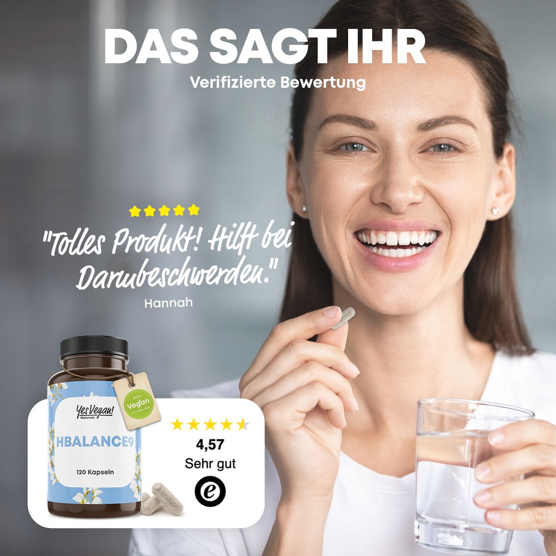 Frau lächelt, hält Kapsel und Glas Wasser. Dose HBALANCE9 und Kundenbewertung "Sehr gut".