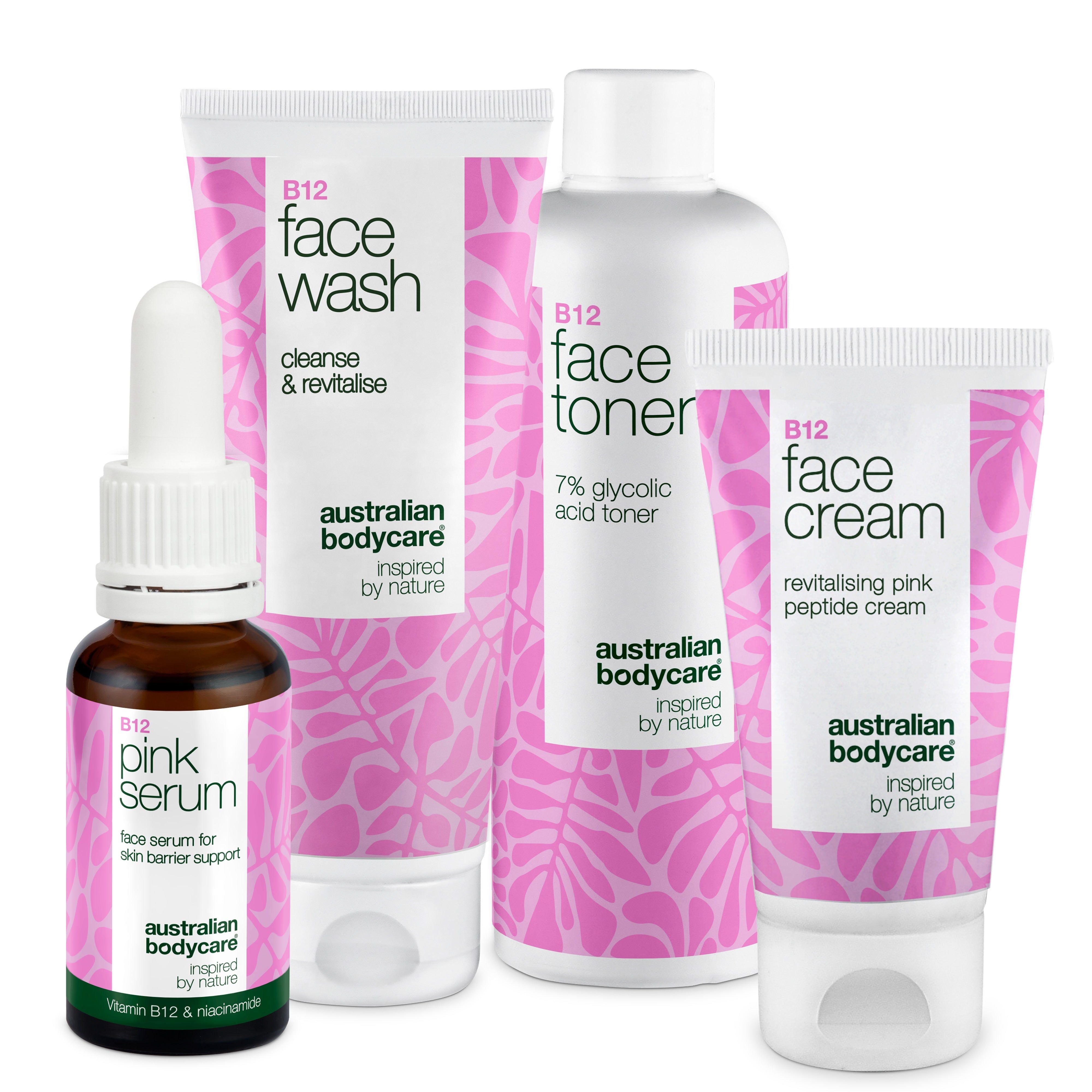 Set mit vier Produkten. Flaschen und Tuben mit rosa Aufdruck. Enthält Serum, Waschgel, Toner und Creme.