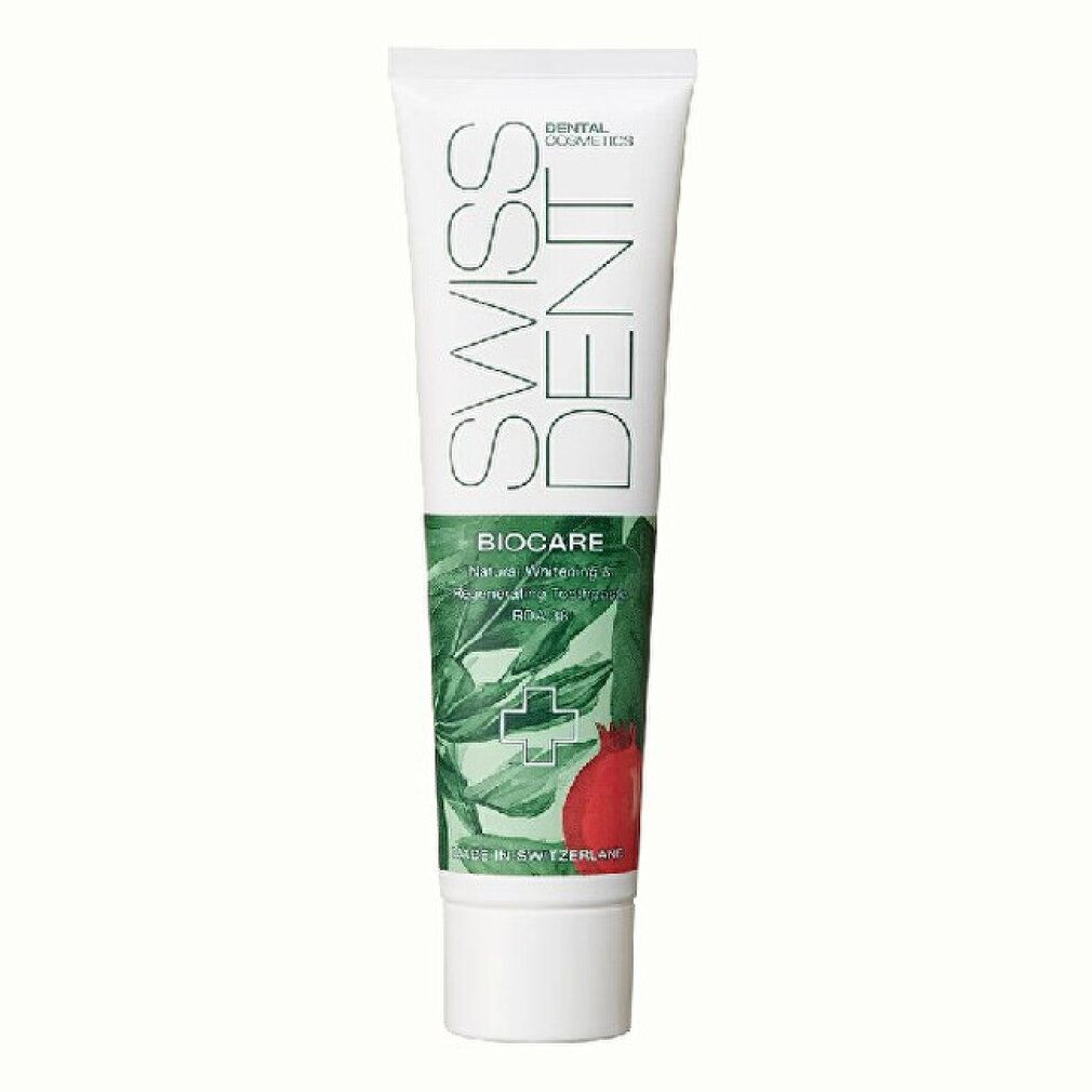 Swissdent Biocare Zahnpasta-Tube mit botanischem Muster und rotem Granatapfel.
