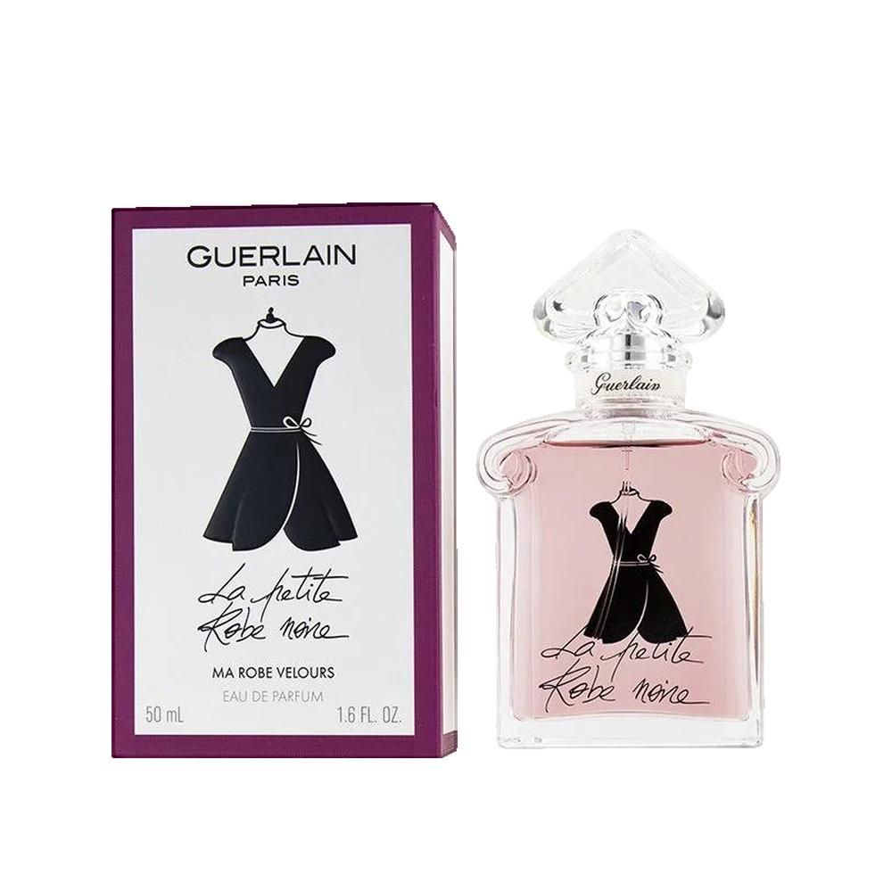 Flakon und Verpackung von Guerlain. Rosa Flüssigkeit im quadratischen Flakon mit schwarzem Kleid-Design. Verpackung mit gleichem Design und Schriftzug.