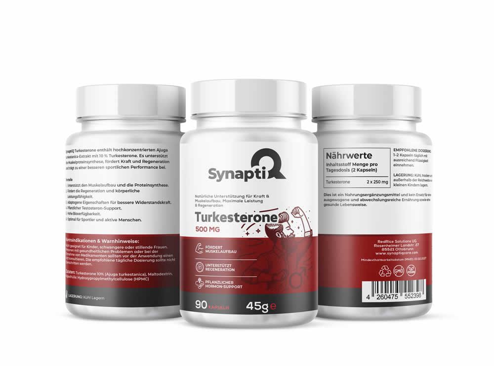 Drei weiße Kunststoff-Behälter mit "SynaptiQ" und "Turkesterone 500 MG" Aufdruck. 90 Kapseln, 45g. Rückseite mit Text.