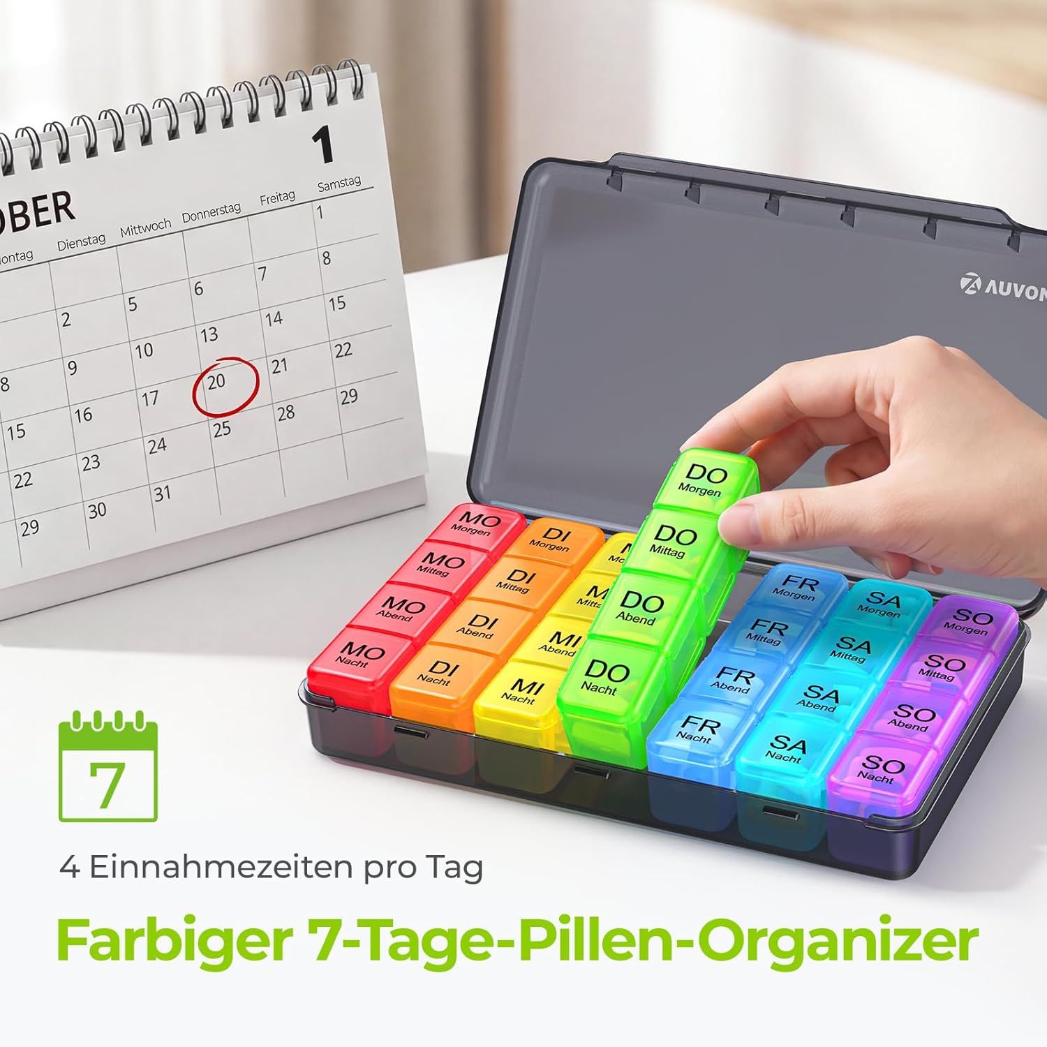 Farbiger 7-Tage-Pillen-Organizer mit 4 Fächern pro Tag.