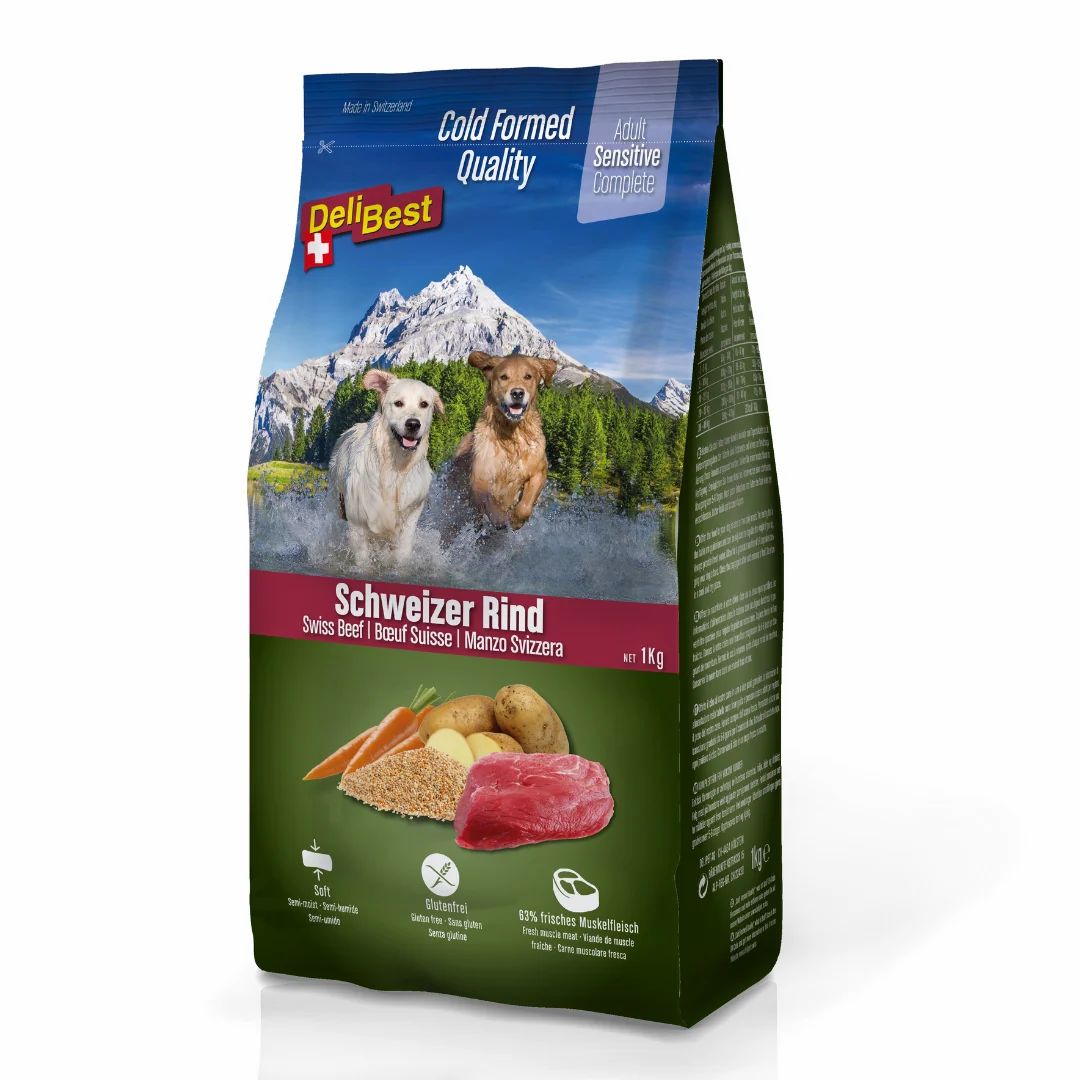 DeliBest Hundefutter-Sack "Schweizer Rind", 15kg. Mit Abbildung von zwei Hunden, Bergen und Zutaten.