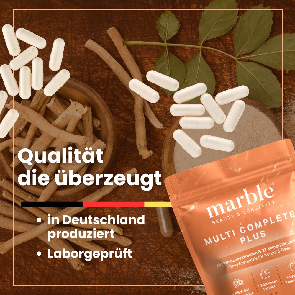 Kapseln, Holzschalen, Kräuter. Text: In Deutschland produziert, Laborgeprüft. Marke: marble.