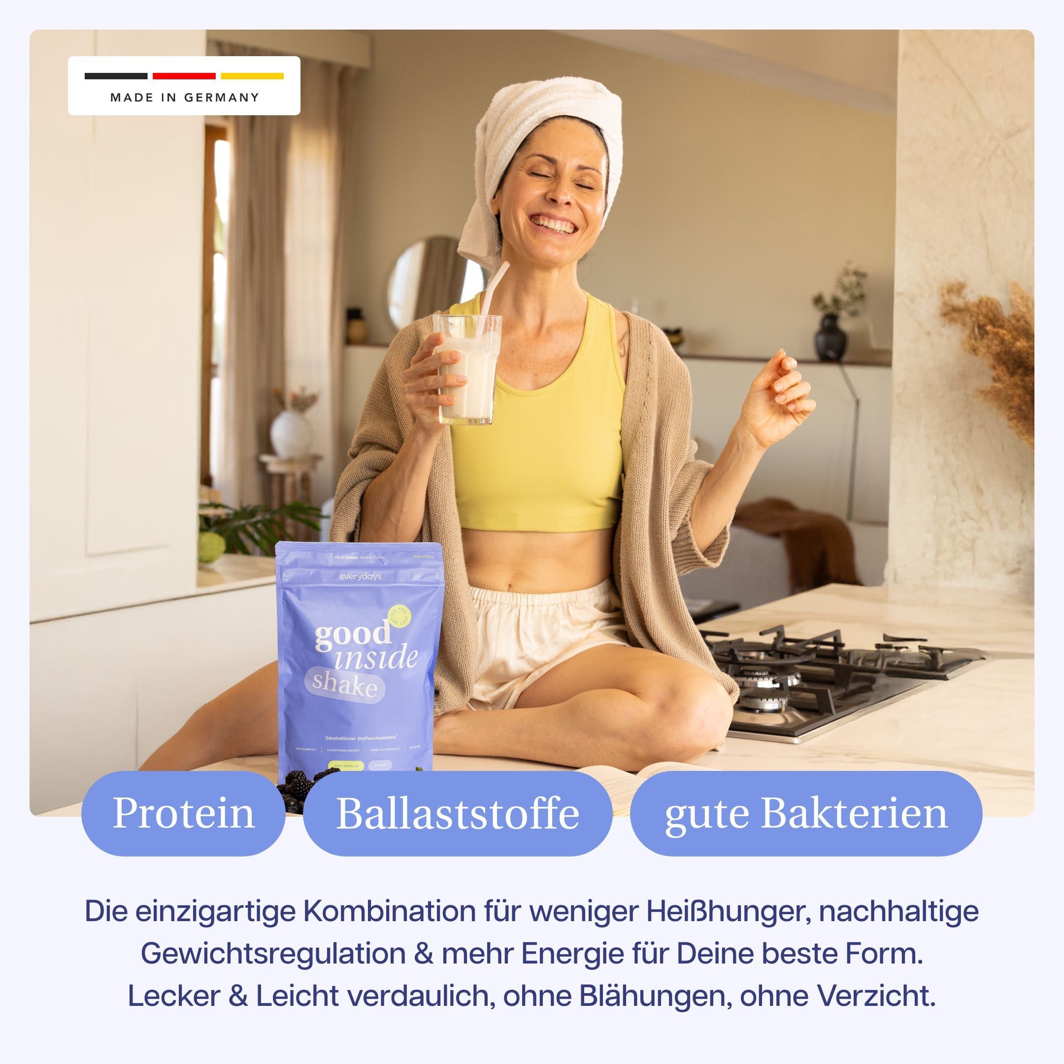Frau mit einem Shake und einer Packung Good Inside Shake.