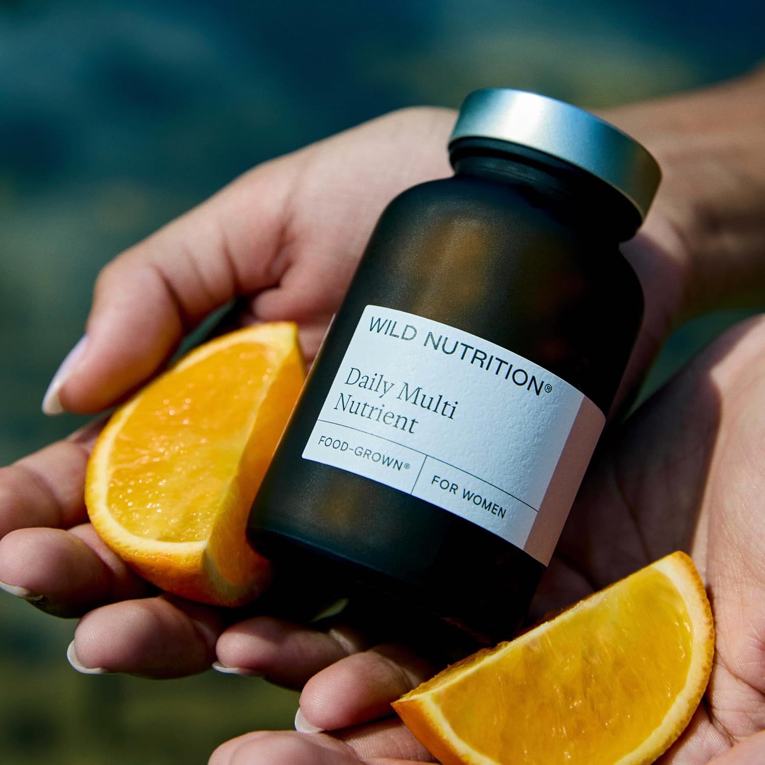 Wild Nutrition Kapsel mit Zutatenliste: B-Vitamine, Zink, Vitamin C, Selen, Vitamin D, Folat, Ashwagandha, Rote Bete Pulver.