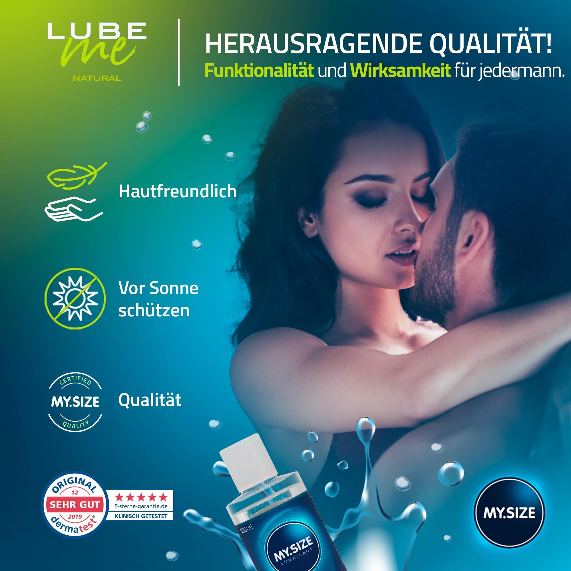 Paar küsst sich, umgeben von Symbolen für Hautfreundlichkeit und Sonnenschutz. Flasche 'MY.SIZE LUBE ME NATURAL' sichtbar.