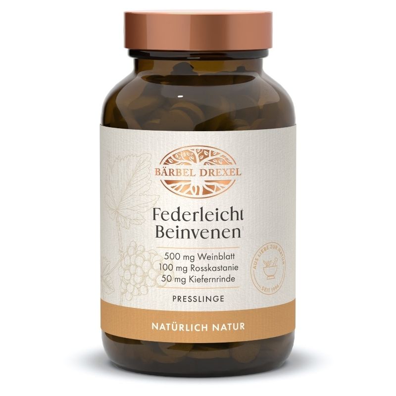 Braune Glasflasche mit Kapseln. Aufschrift: Bärbel Drexel Federleicht Beinvenen Presslinge. Enthält Weinblatt, Rosskastanie, Kiefernrinde.