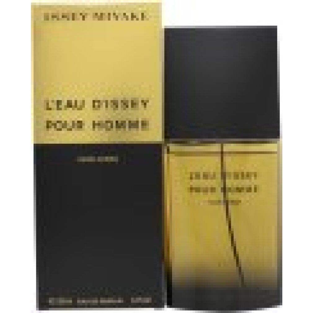 Goldene und schwarze Verpackung und Flakon. Verpackung: ISSEY MIYAKE, L'EAU D'ISSEY POUR HOMME, NOIR AMBRE. Flakon: goldfarbenes Glas, schwarzer Deckel.
