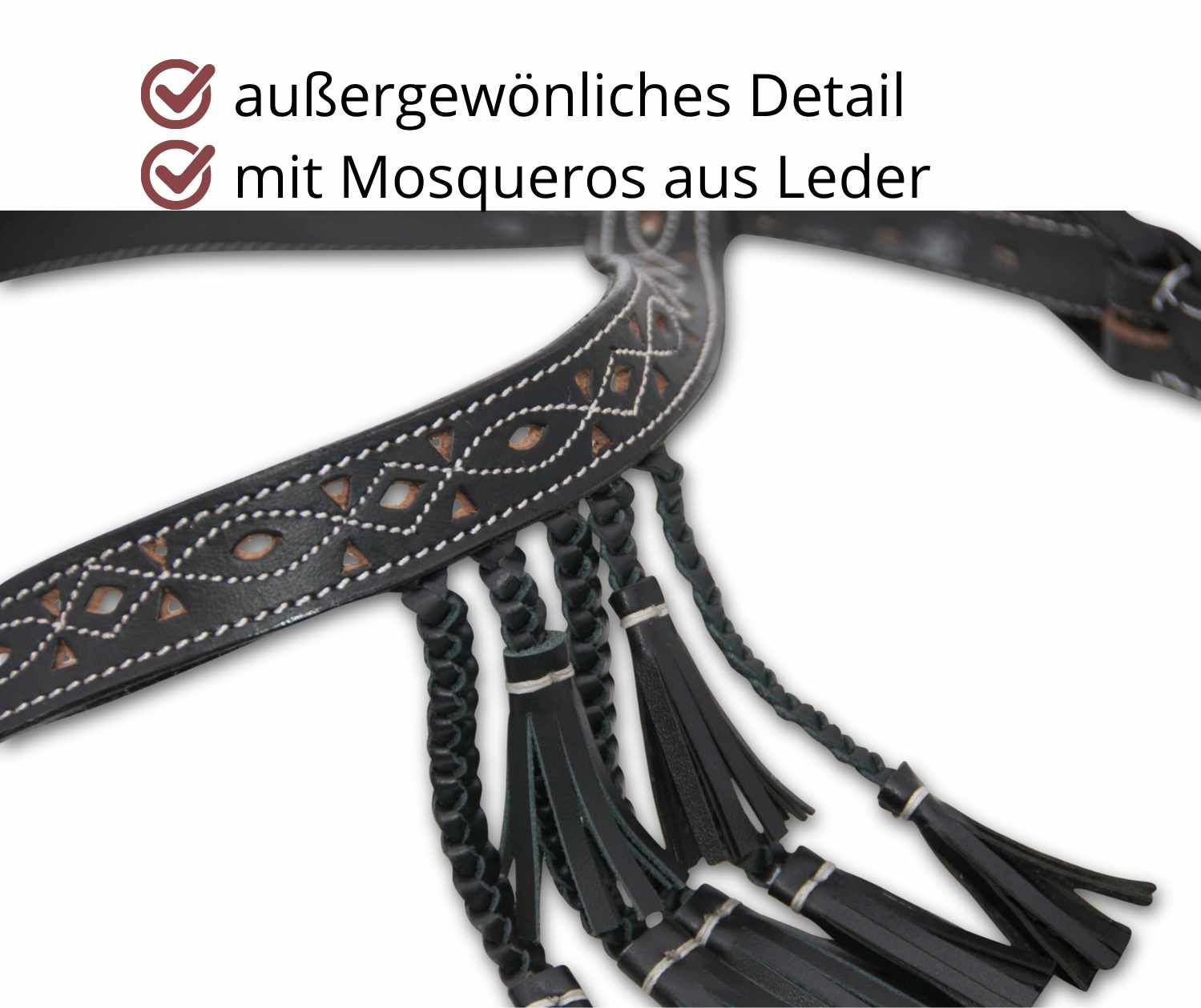 Detail der Trense mit Quasten aus Leder. Schwarzes Leder mit weißen Ziernähten. AMKA Spanische Trense.