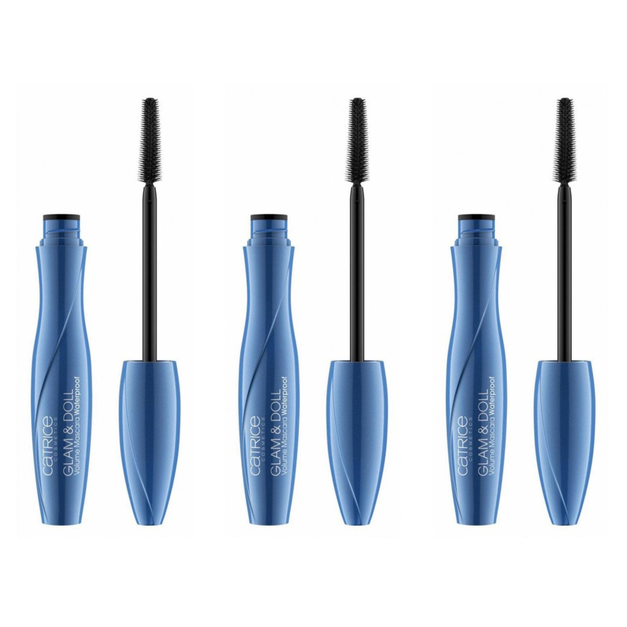Drei Mascara-Tuben, geöffnet, mit Bürsten. Aufschrift: Catrice Glam & Doll Volume Mascara Waterproof.