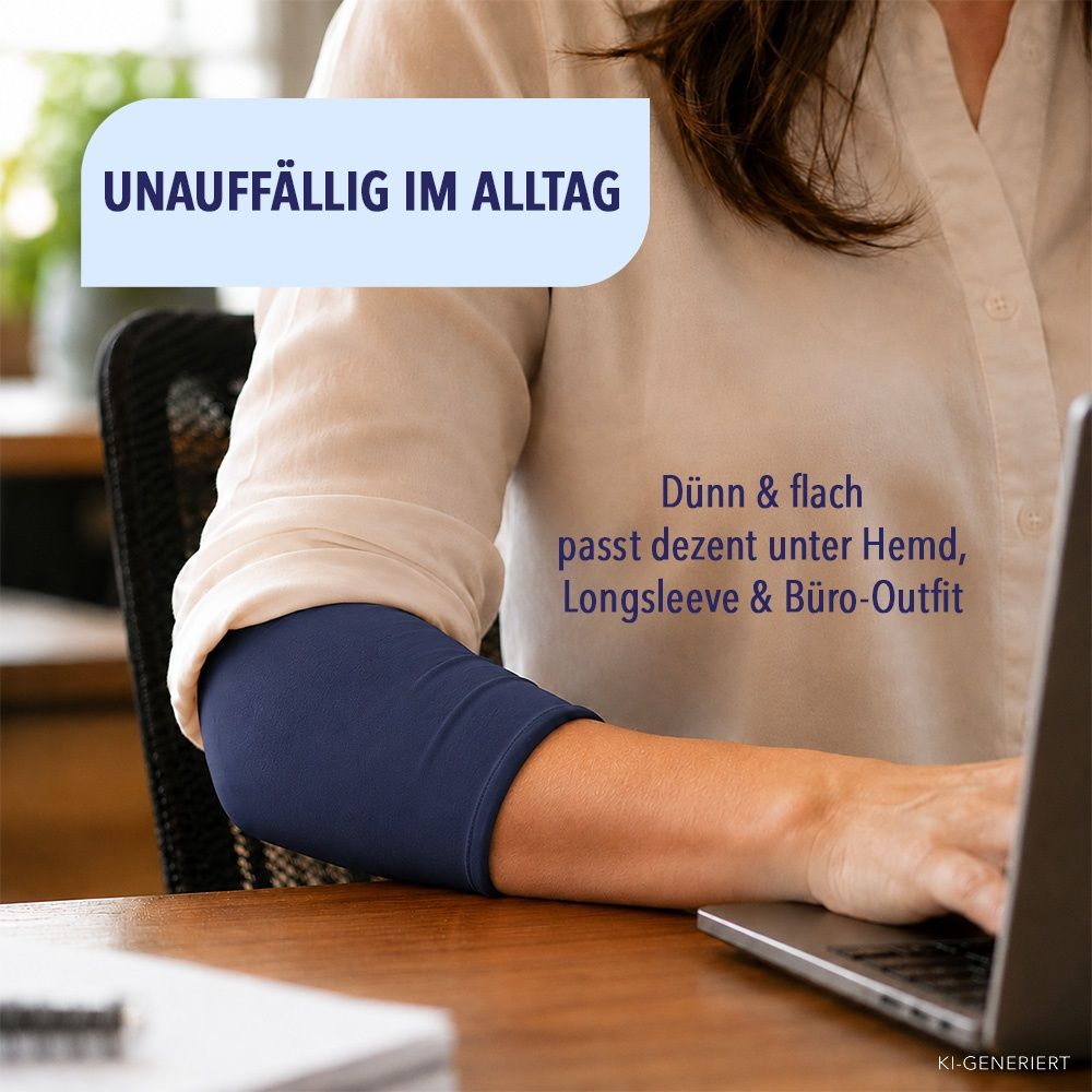 Dunkelblaue IEA Medical Kühlmanschette unter einem Hemd im Büro.
