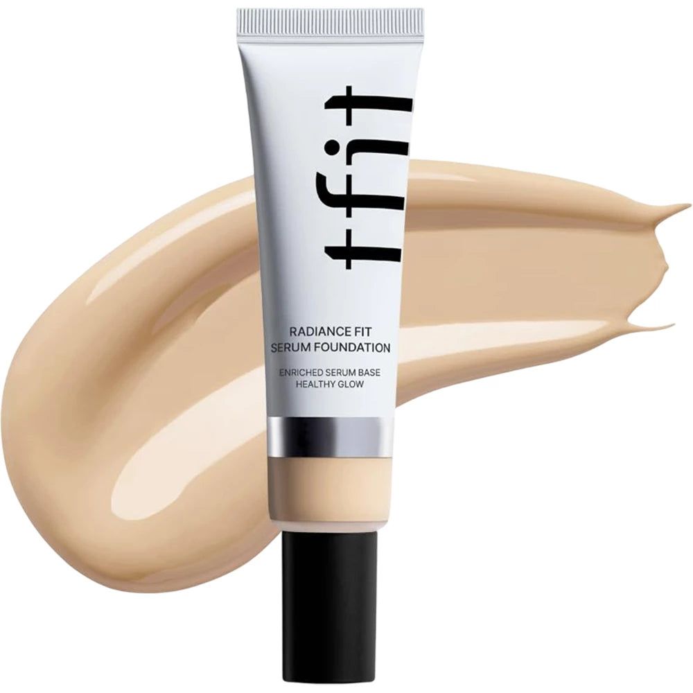 Tube TFIT Radiance Fit Serum Foundation. Produkt mit schwarzem Deckel und hellem Inhalt. Auf hellem Untergrund.