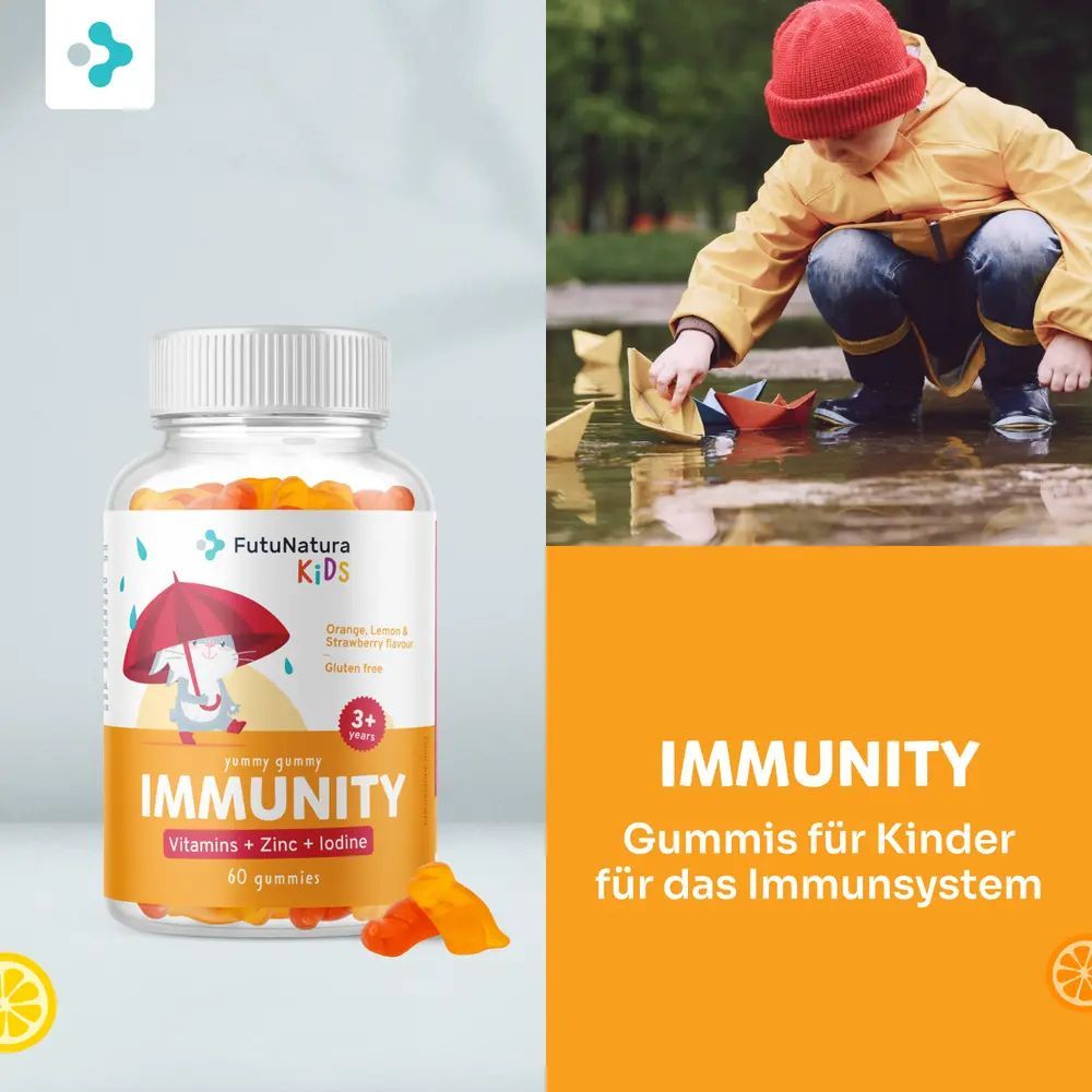 Gummibärchen-Flasche neben Kind, das mit Papierbooten spielt. Aufschrift: IMMUNITY, Gummis für Kinder. Logo FutuNatura KIDS.
