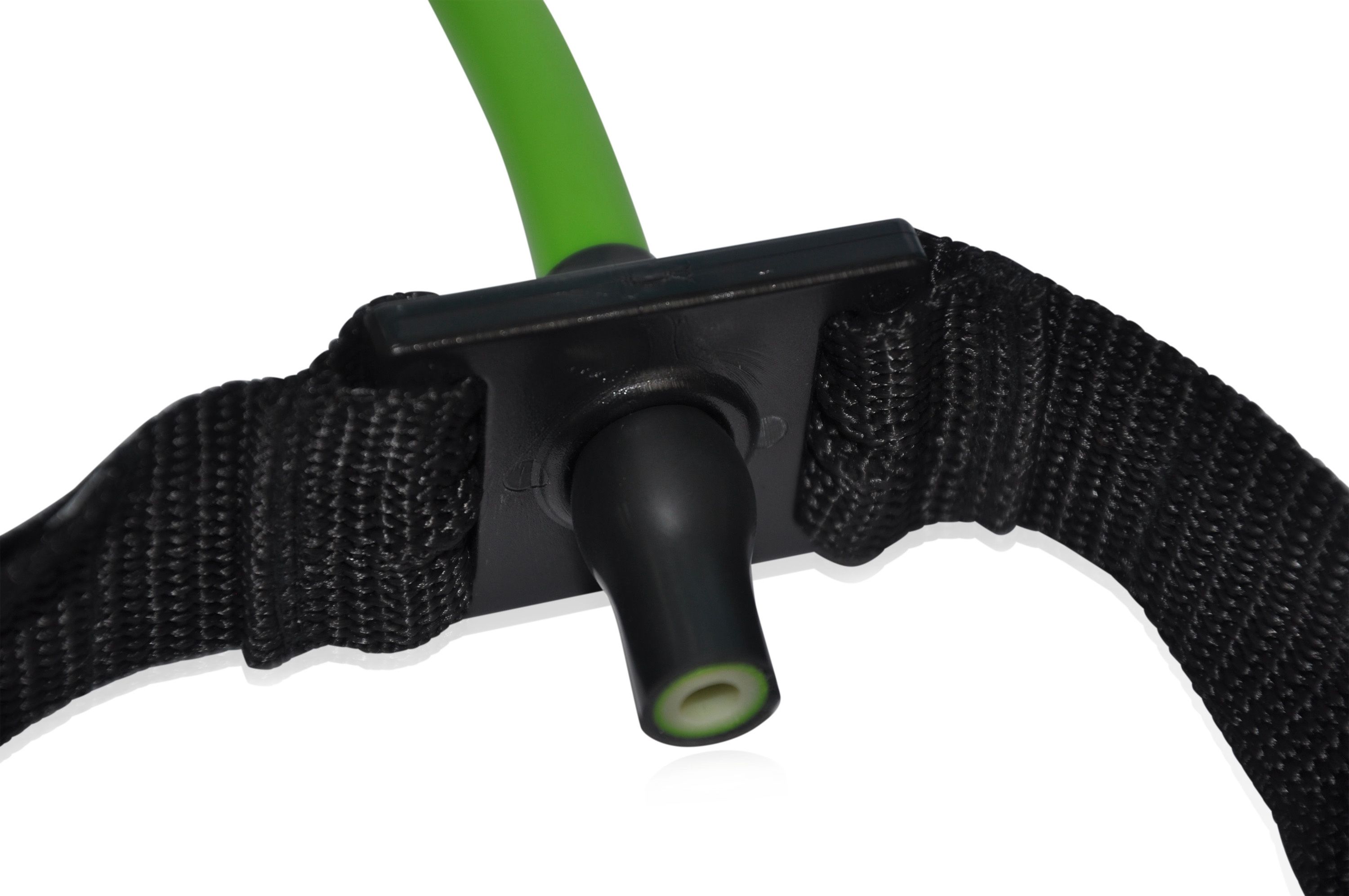 Grünes Exercise Tubing mit schwarzem Gurtband und Anschluss. Nahaufnahme.