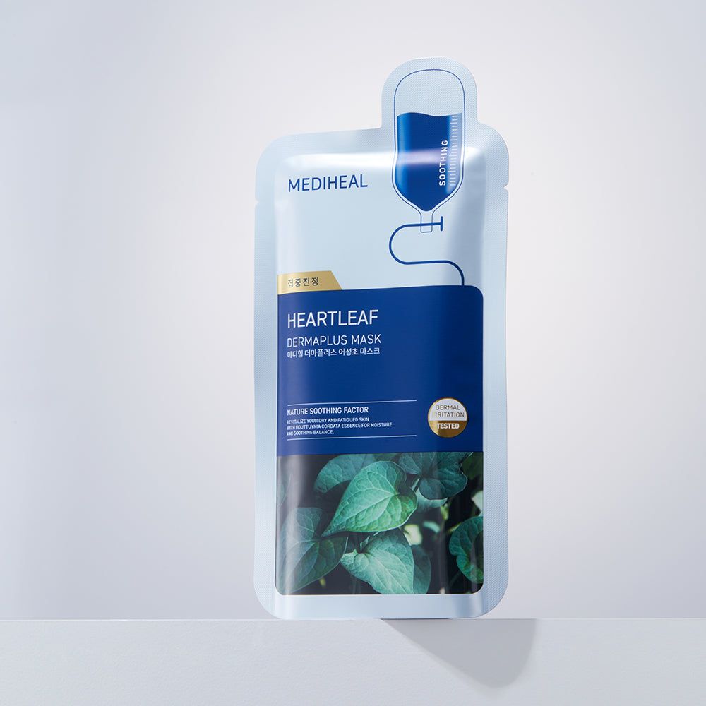 Verpackung einer Gesichtsmaske mit dem Logo von MEDIHEAL und dem Namen HEARTLEAF DERMAPLUS MASK.