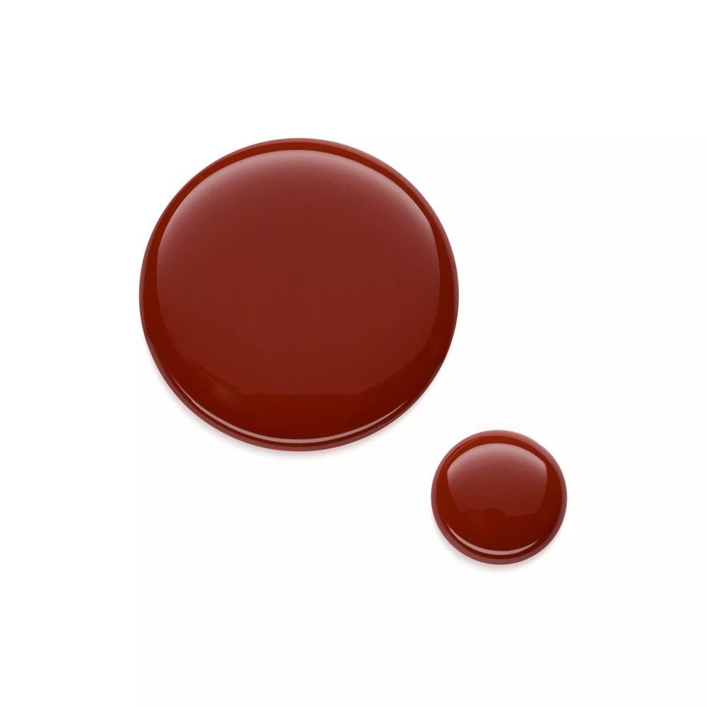 Zwei runde, braune Lacktropfen auf weißem Hintergrund. Ein Tropfen ist größer als der andere.