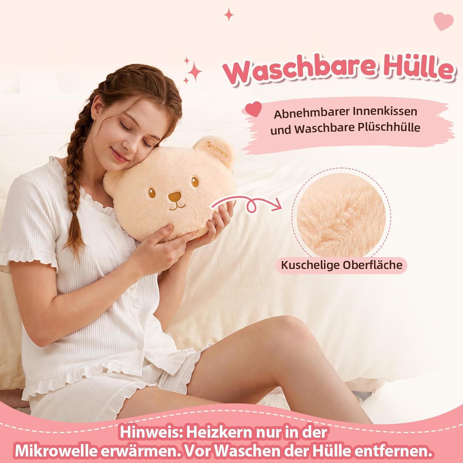 Frau mit abnehmbarem, waschbarem Plüschbezug eines Bärchen-Wärmekissens mit kuscheliger Oberfläche.