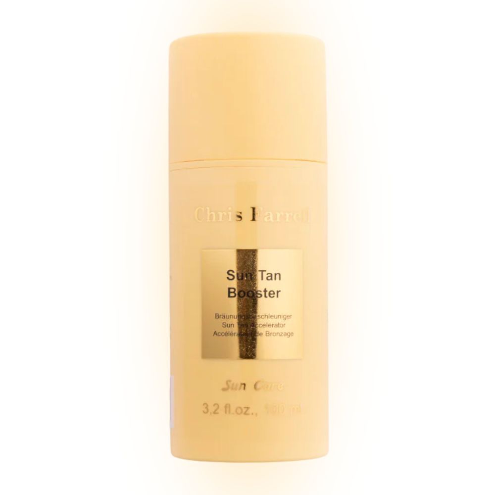 Beige zylindrische Flasche. Aufkleber mit Produktbezeichnung: Sun Tan Booster. Marke: Chris Farrell. Text in Deutsch, Englisch und Französisch.