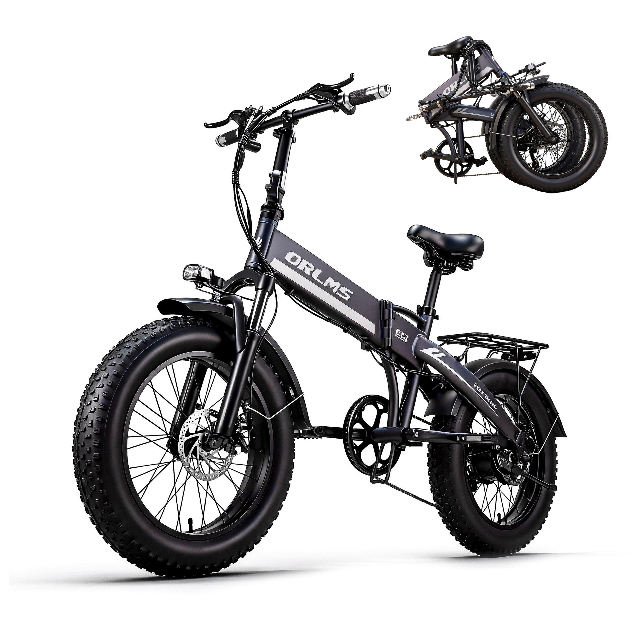 E-Bike, grau, zusammengeklappt und ausgeklappt. ORLMS-Logo sichtbar. Breitreifen. Zusätzliches Fahrrad im Hintergrund.