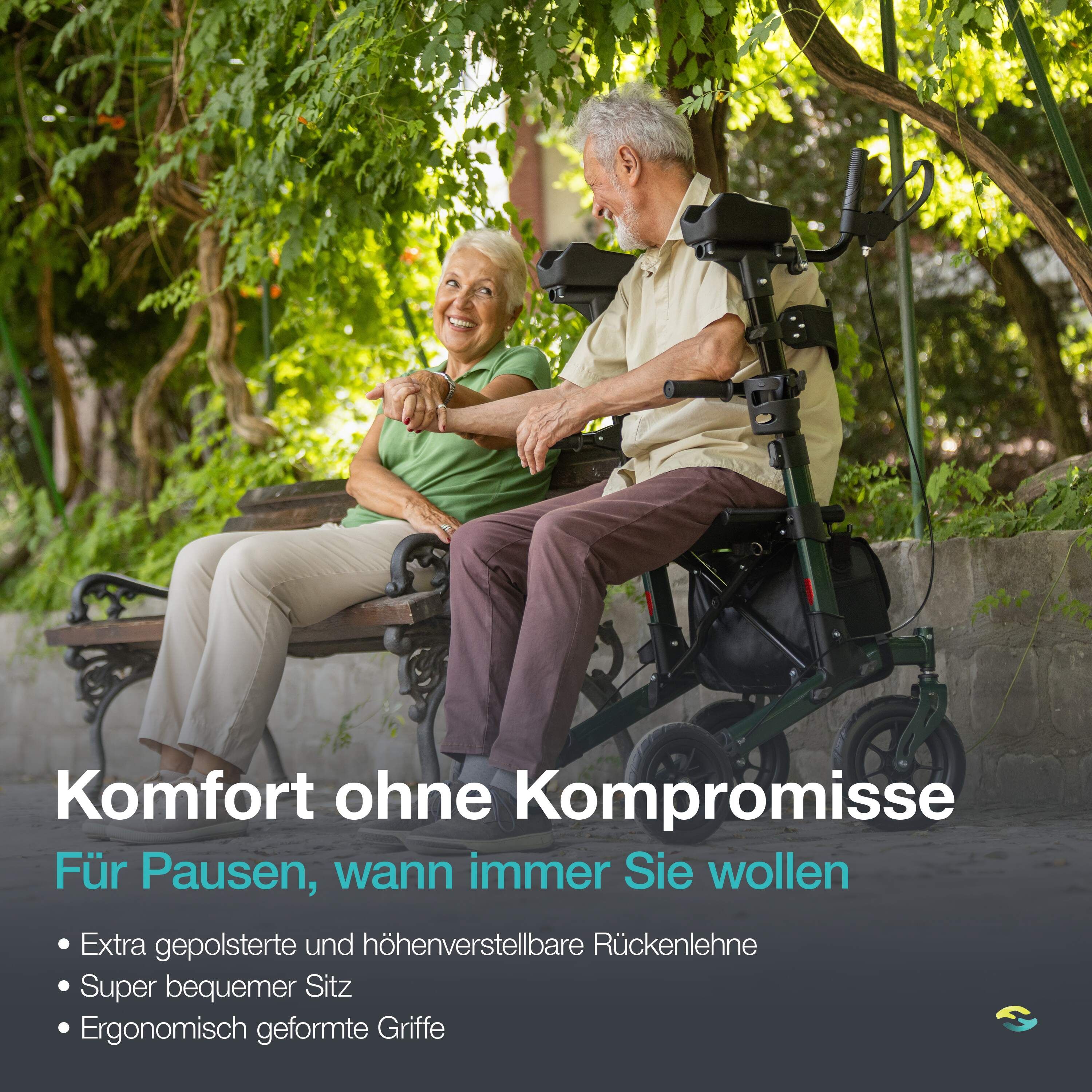 Älteres Paar sitzt auf einer Parkbank neben einem grünen Rollator. Bequemer Sitz.