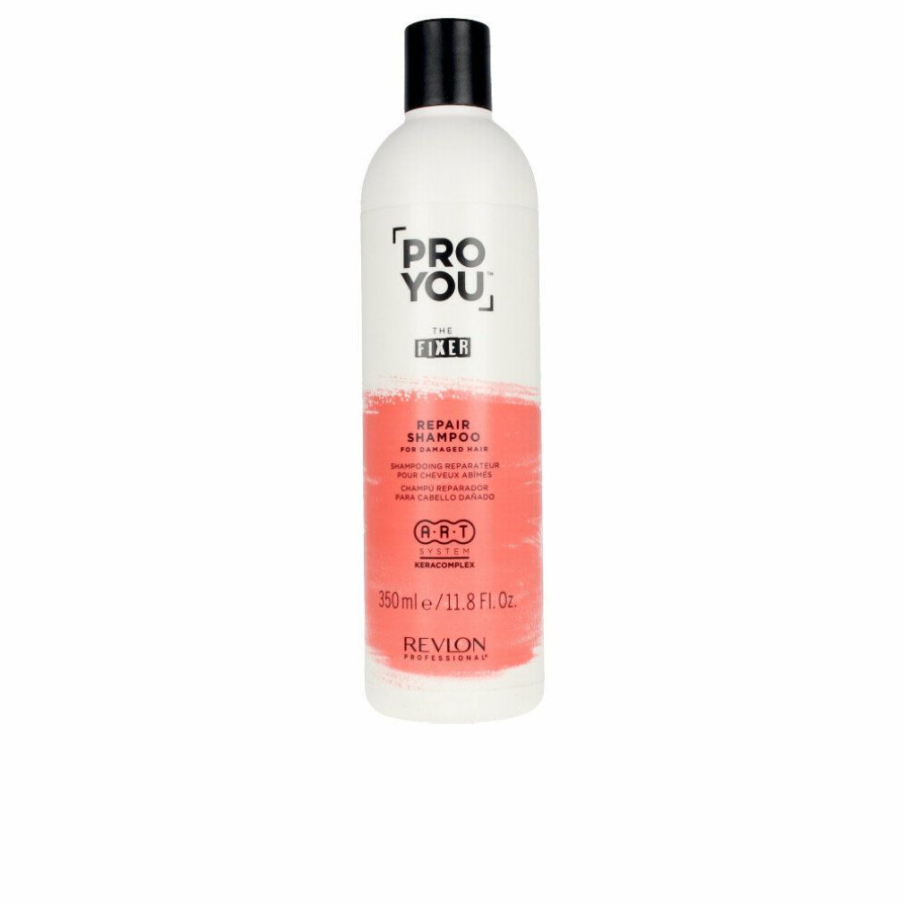 Weiße Flasche mit schwarzem Deckel. Aufschrift: PRO YOU THE FIXER REPAIR SHAMPOO. Rote Farbfläche. Revlon Professional.