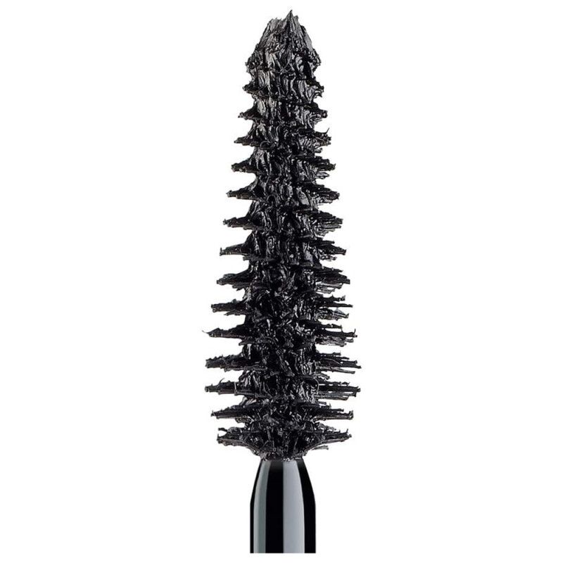 Nahaufnahme einer schwarzen Mascara-Bürste mit dicht stehenden Borsten.