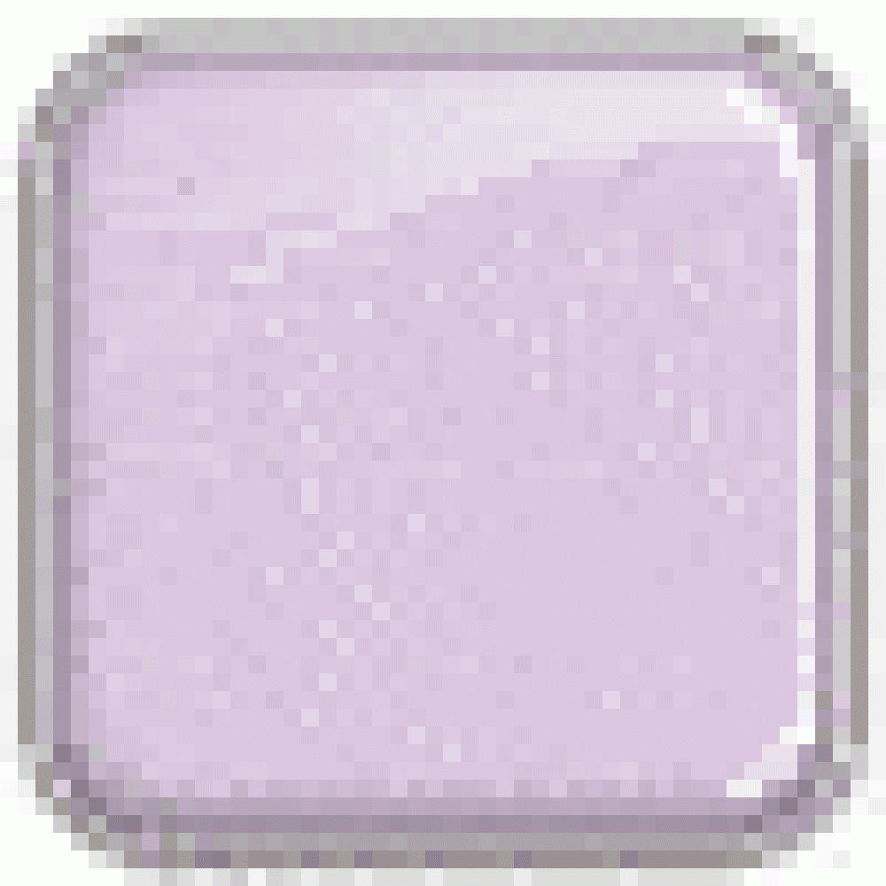 Quadratische, lilafarbene Creme in einem Behälter mit silberfarbenem Rand. Glänzende Oberfläche.