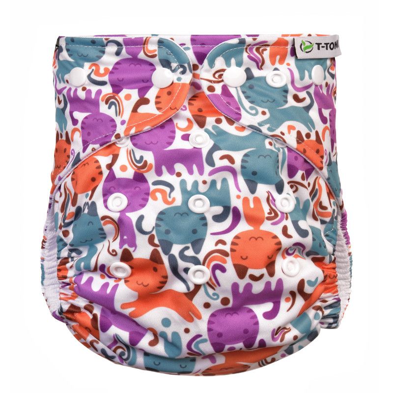 Stoffwindel mit Katzenmuster und Druckknöpfen. Marke T-TOMI. Mehrfarbiges Design mit Katzenmotiven.