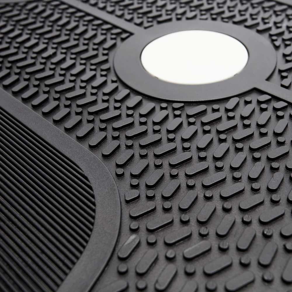 Detailansicht der Oberfläche eines Reebok Steps. Schwarzes, strukturiertes Material mit weißen Kreisen.