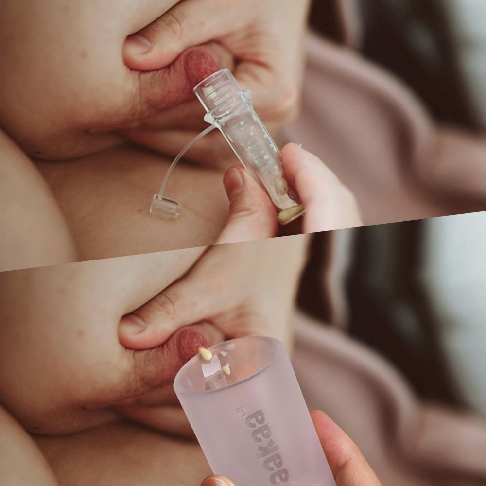 Zwei Bilder zeigen die Anwendung des Kolostrum-Sammlers. Der Sammler wird an der Brust gehalten und entleert.