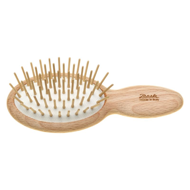 Haarbürste aus Holz mit ovalem Bürstenkopf und Griff. Helle Holzborsten. Auf dem Griff steht "Janeke Made in Italy".