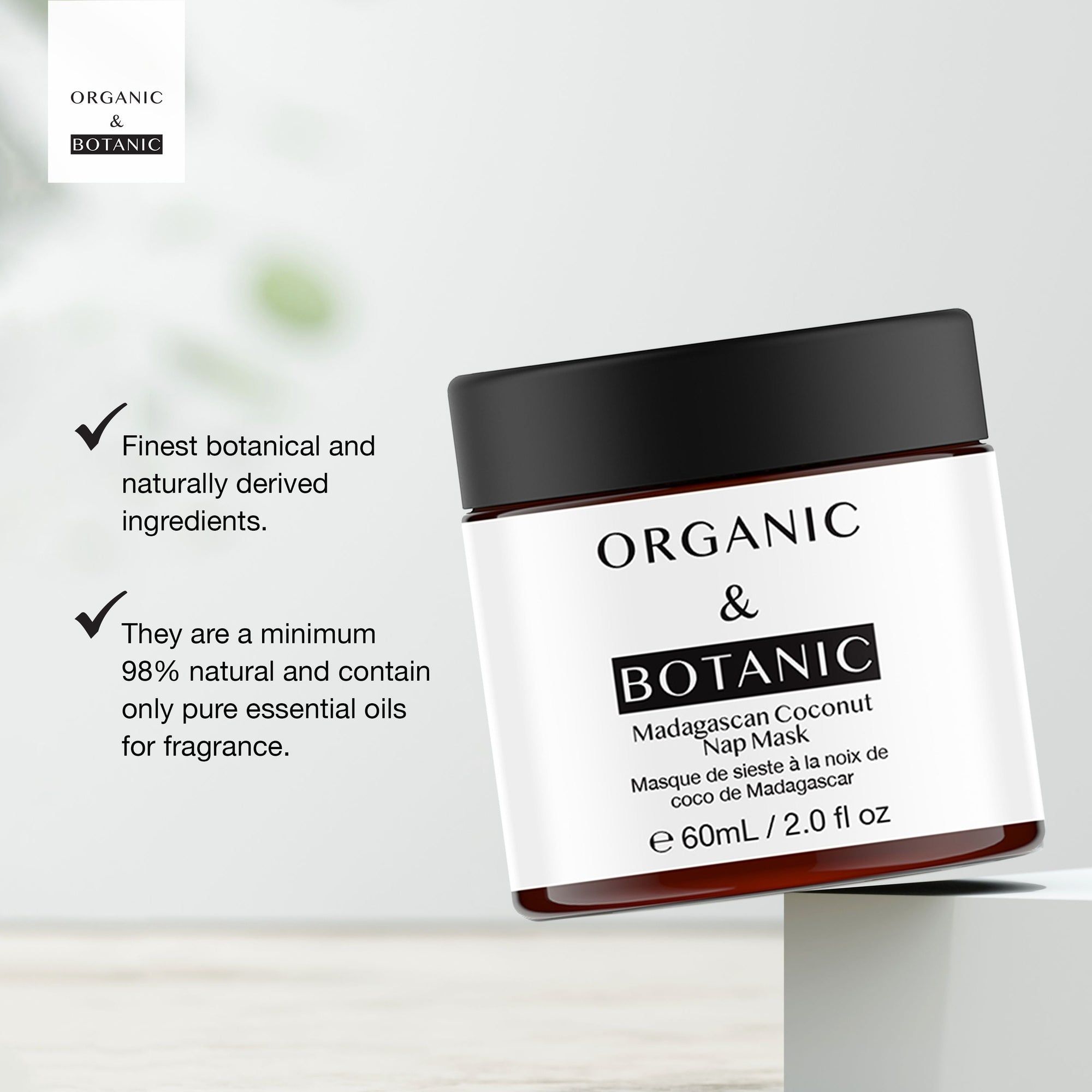 Braune Dose mit schwarzem Deckel. Auf dem Etikett steht: ORGANIC & BOTANIC, Madagascan Coconut Nap Mask. Hintergrund mit Text.