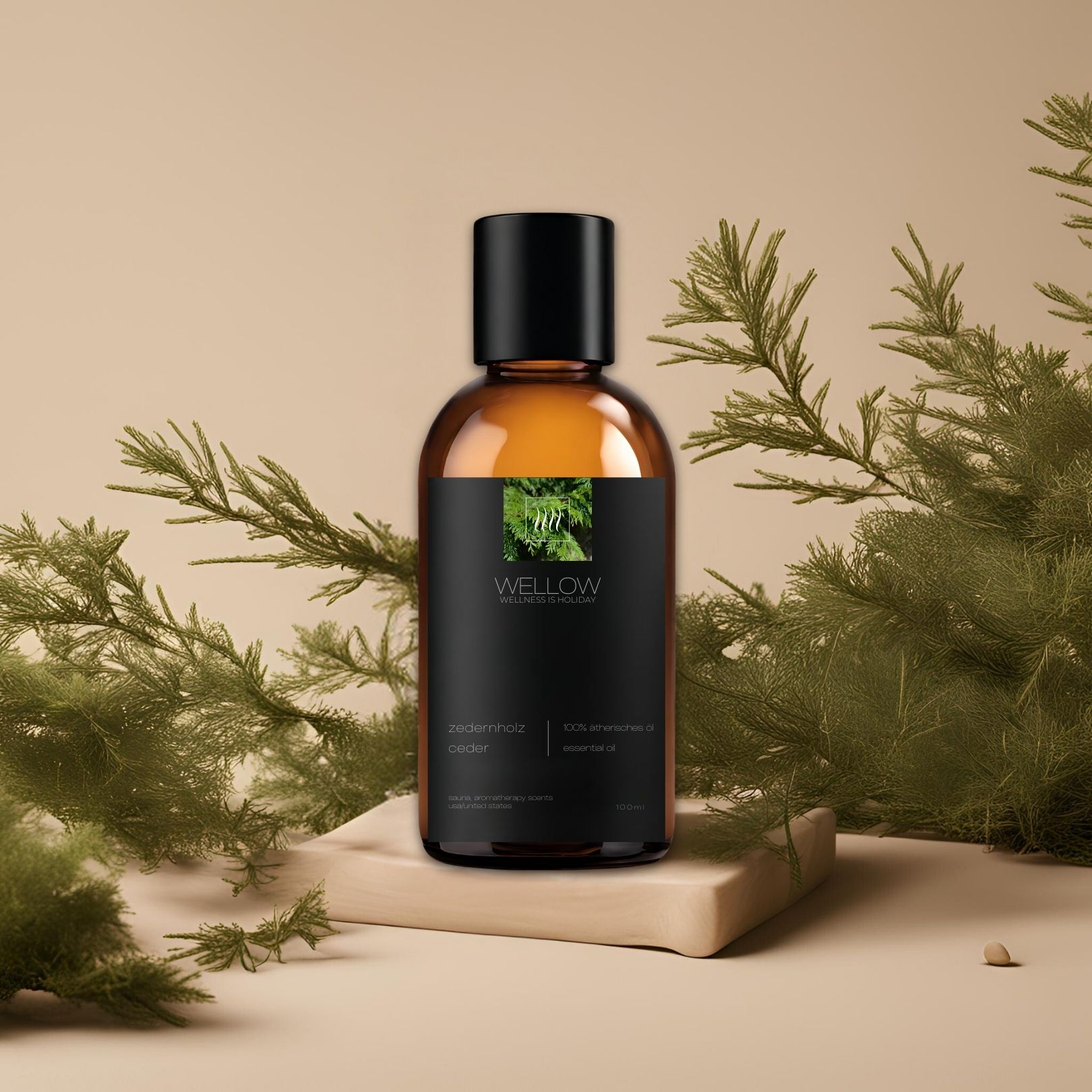 Braune Glasflasche mit schwarzem Etikett, platziert auf einem Podest. Im Hintergrund grüne Zweige. Das Produkt ist von Wellow.