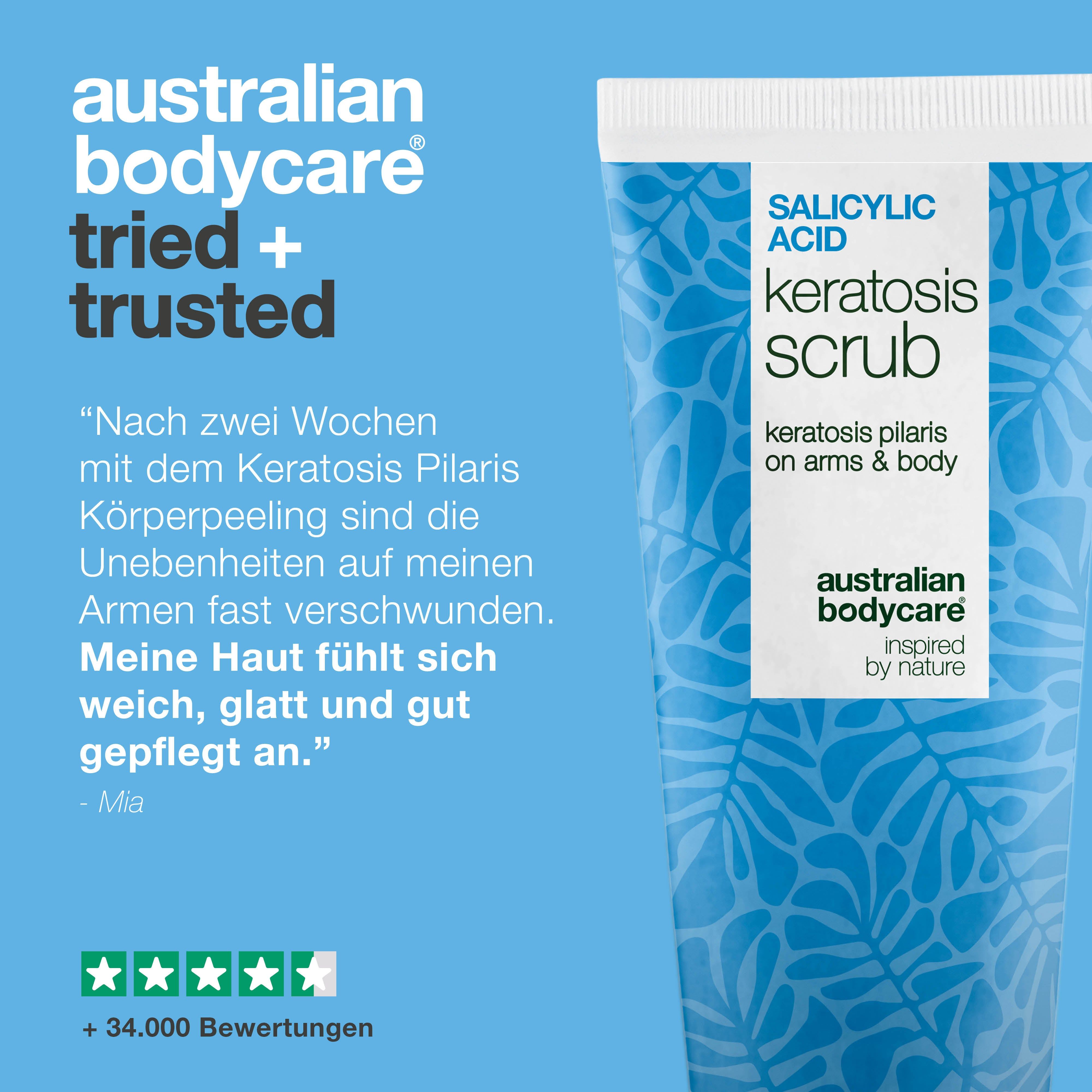 Tube mit Keratosis Scrub. Text: Nach 2 Wochen ist die Haut glatter. Weich, glatt und gut gepflegt. 5 Sterne Bewertung.