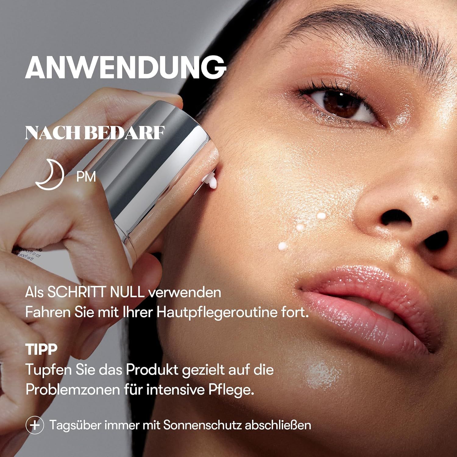 Frau trägt Produkt auf. Text: Anwendung. Text: Nach Bedarf, PM. Text: Als Schritt Null verwenden. Tipp: Auf Problemzonen auftupfen.